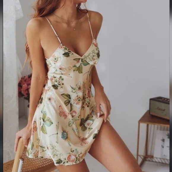 Dresses & Skirts - Light green sexy silky cami spaghetti strap slip mini dress L
